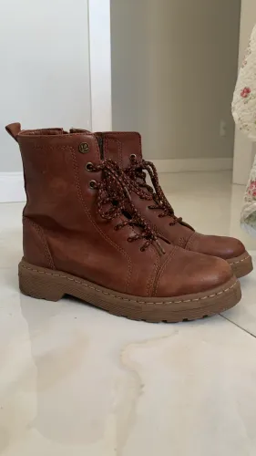Bota Marrom Cravo e Canela 