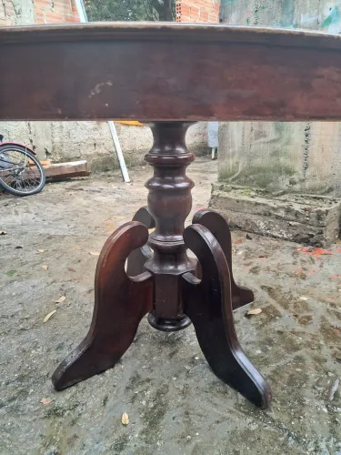 Vendo mesa ornamentada de imbuia