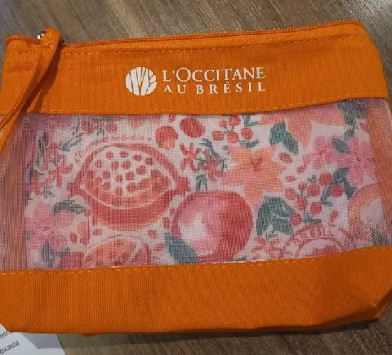 Kit com creme desodorante para mãos creme corporal e óleo (mais bolsa)Loccitane Au Bresil
