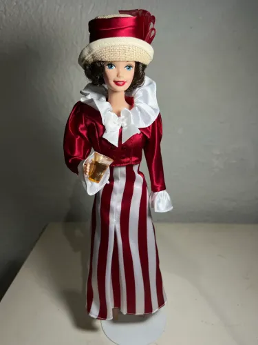 Barbie colector Coca Cola fashion classic series. After the walk