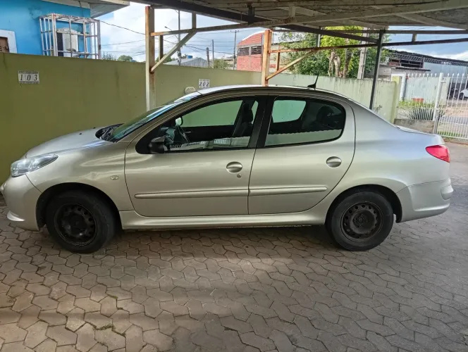Peugeot 207 Sedan Passion XR 1.4 Flex 8V 4P 2012