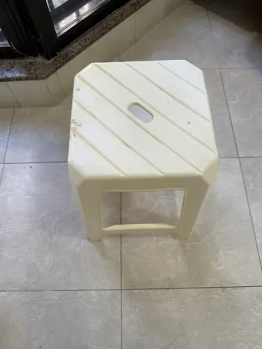 Banquinho Plástico Reforçado Multiuso - Branco