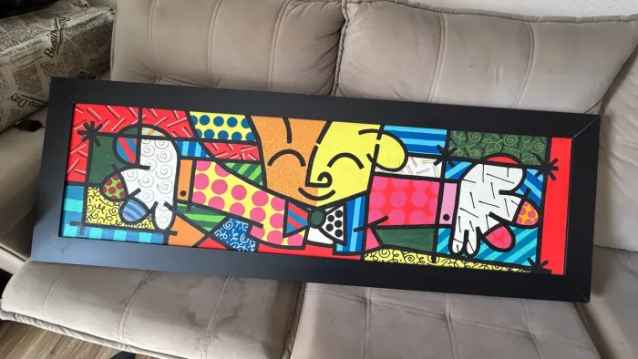Tela Romero Brito medindo aproximadamente 1,60 x 65 moldura de madeira preta