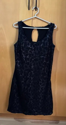 Vestido de renda com paetês