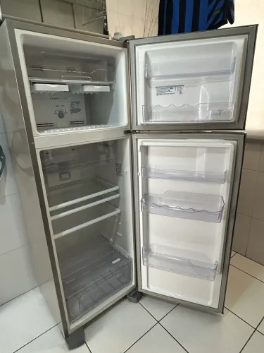 Geladeira Electrolux Frost Free Inox - Para Conserto ou Retirada de Peças