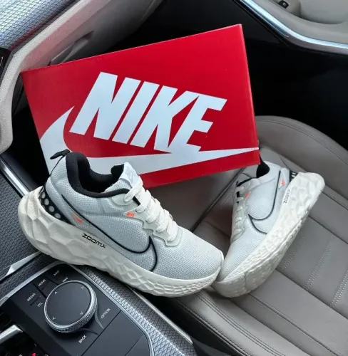 NIKE ZOOM X RUNNING