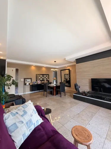 Apartamento à venda com 3 suítes na ponta verde