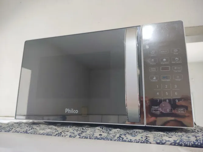 Microondas Philco PMO23E - 20 litros - VENDO URGENTE POR MOTIVO DE MUDANÇA 
