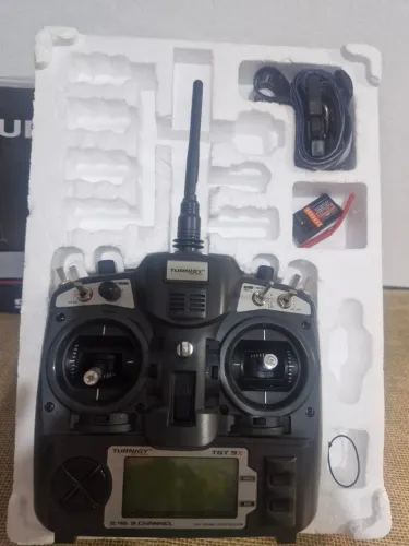 Radio controle Turnigy completo
