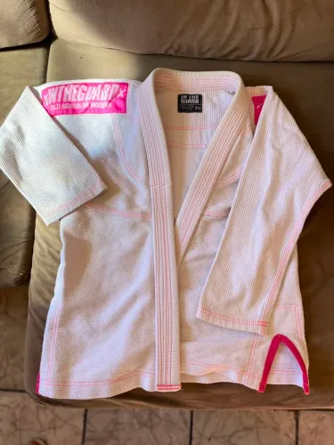 Kimono Jiu-Jitsu In The Guard F3 Branco/Rosa - Seminovo