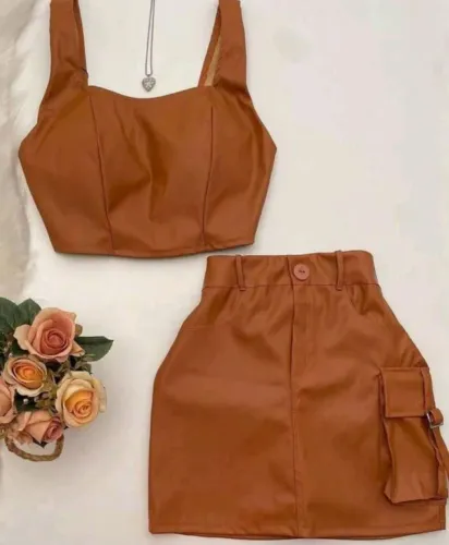 Conjunto de Couro Gringa Glamour Saia Cargo Alta Qualidade+Saia Bolsos+Cropped+Couro