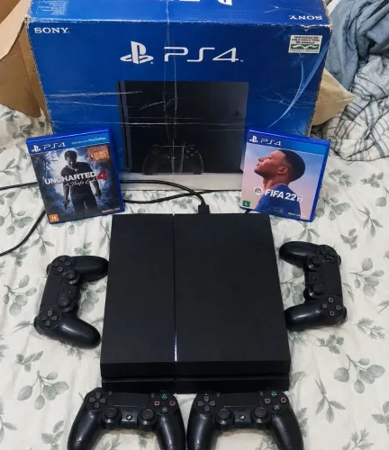 Ps4 funcionando perfeitamente com 4 controles