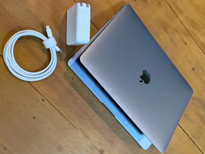 MacBook Pro 2020 i5 Quad 16/512