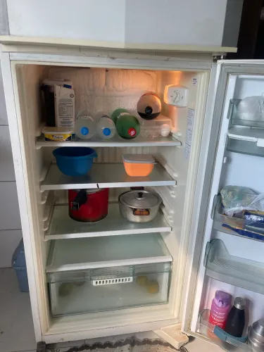 Vendo esta geladeira em bom estado de uso, vendendo por motivos de mudança