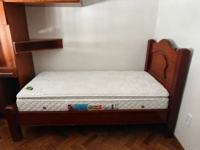 Cama de solteiro e colchão