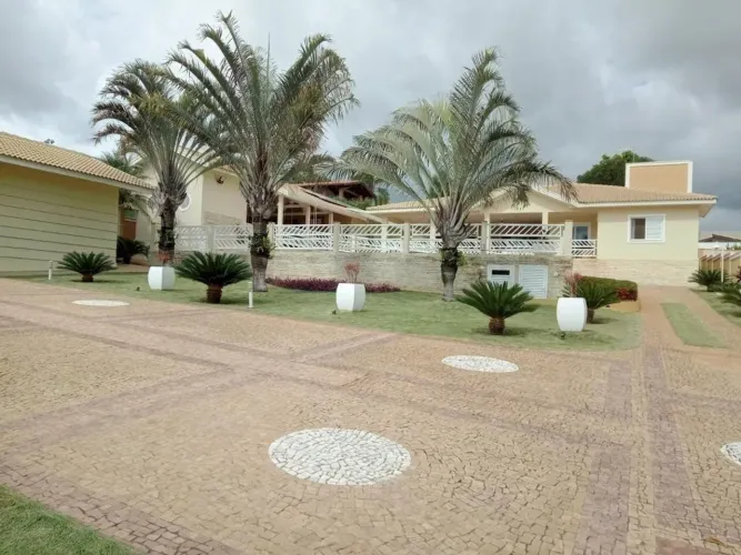 CASA EM CONDOMINIO p/ VENDAS em SALTO no bairro HARAS SÃO LUIZ