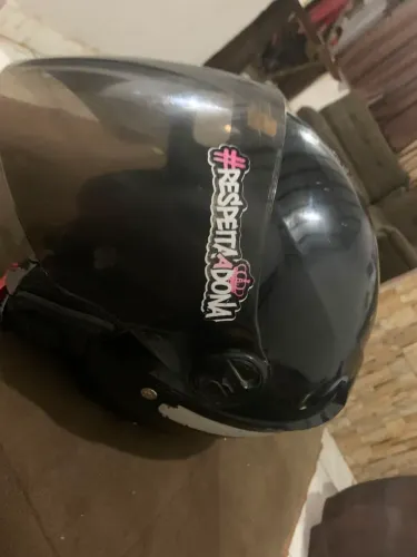Vendo esse capacete 60$ Ctt: * Adriano