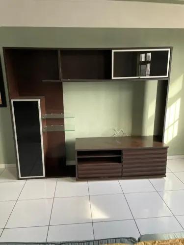Moveis: racks, guarda roupas e cômodas