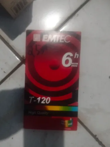 Cds e vídeo cassete