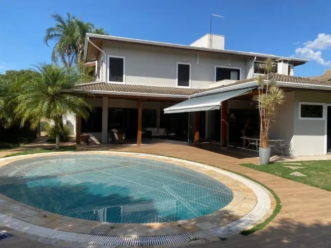 Casa de Alto Padrão à Venda em Campinas no Condomínio Vila Verde com 4 Quartos em 420m²