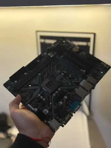 Kit Placa Mãe GIGABYTE H310M + Processador i3 9900F + Placa de Vídeo RTX 2060 3GB