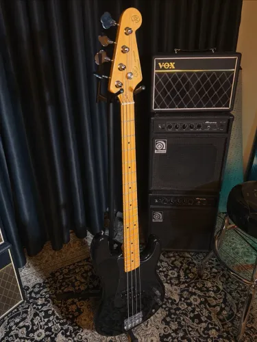 Baixo Precision SX SPB57 (Roger Waters Style)