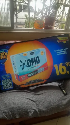Televisão 50 polegadas , funcionando perfeitamente. Apenas com risco na tela