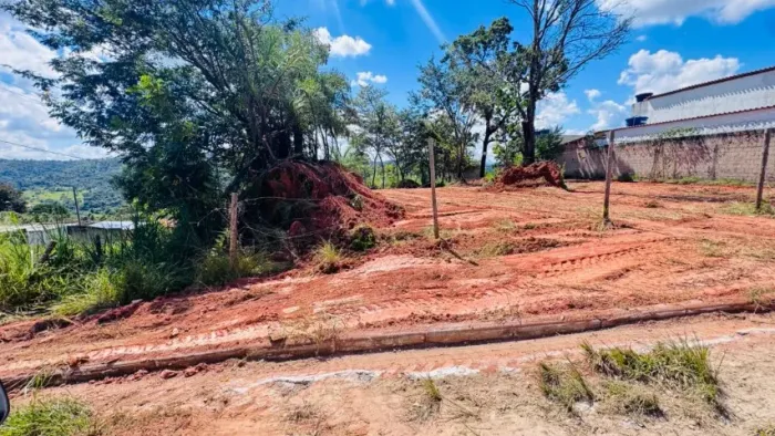 Excelente lote de esquina com 476 m²