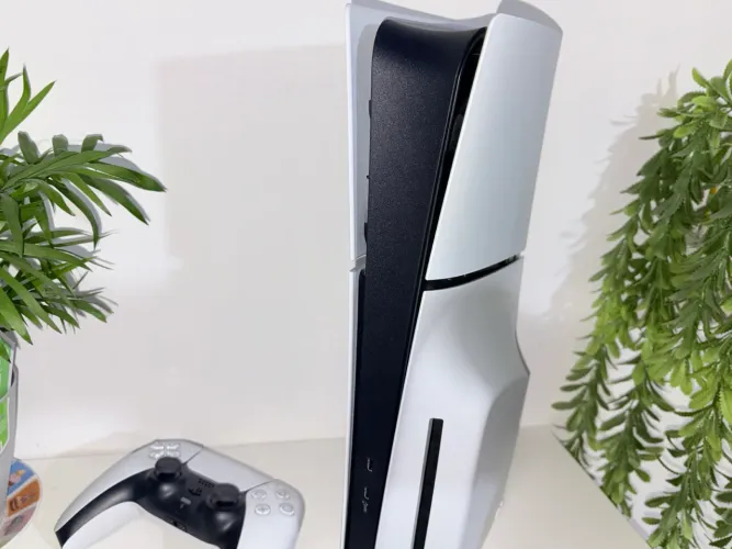 PS5 Slim - 1TB - Mídia Física - SEMINOVO