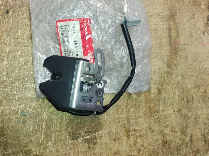 Vendo fechadura tampa traseira New Civic