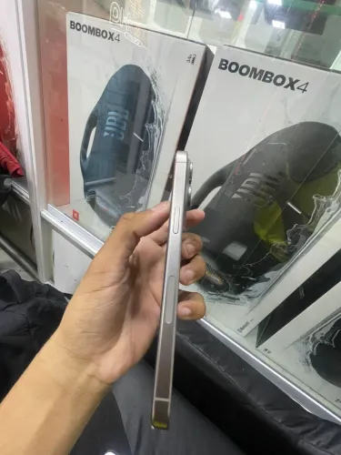 IPHONE 15 PRO MAX - Seminovo - inclui capa, carregador e película