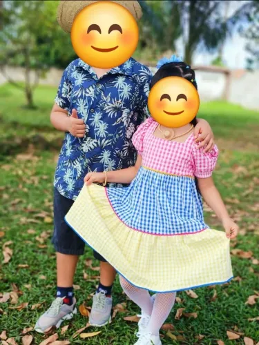 Vestido junino $50 Reais. Veste até 7 anos. Watsap *7. 