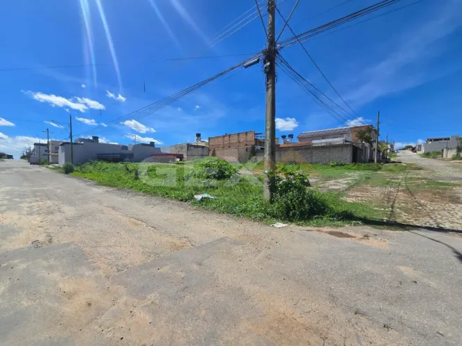 Terreno à venda no Bairro São Roque, em Divinópolis MG.