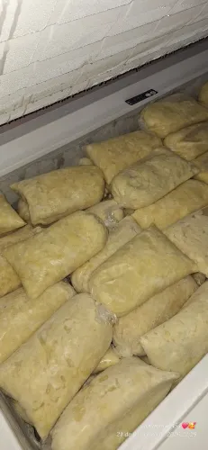 Temos polpa de cupuaçu,cortado de tesoura sem nenhuma mestirura , bem novinha apenas 12, 