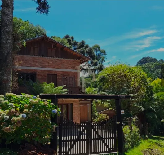 Vendo Linda Casa a 50 m do Lago São Bernardo e do Hotel Cavalinho Branco em São Chico