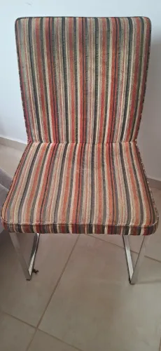 Vendo 4 cadeiras ,pés cromados