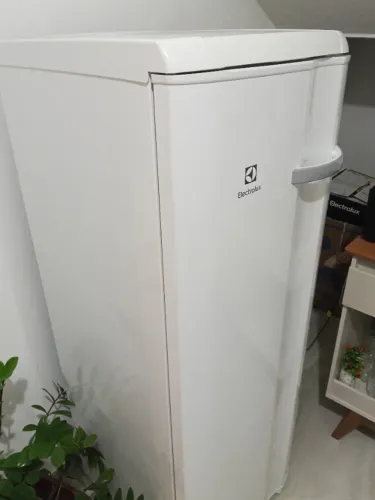 Freezer Eletrolux com defeito 