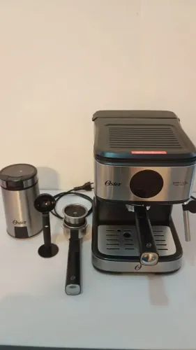 Cafeteira Espresso + Moedor de café Oster 