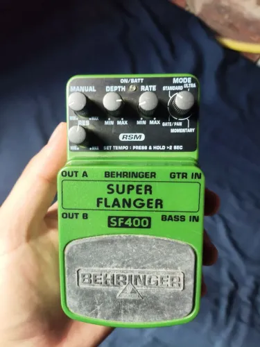 Pedal Behringer Super Flanger SF400 (Guitarra e Baixo)