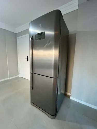 Geladeira Inox Electrolux Inverter 