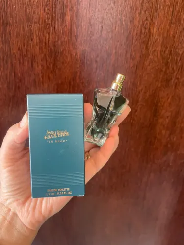 Miniatura perfume importado.