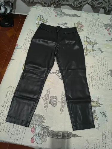 Calça de couro PU
