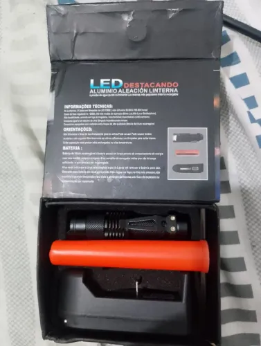 Lanterna militar de LED 50 reais nova com carregador
