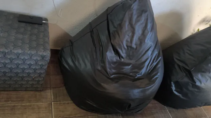 Puffs gota a pronta entrega na cor preto