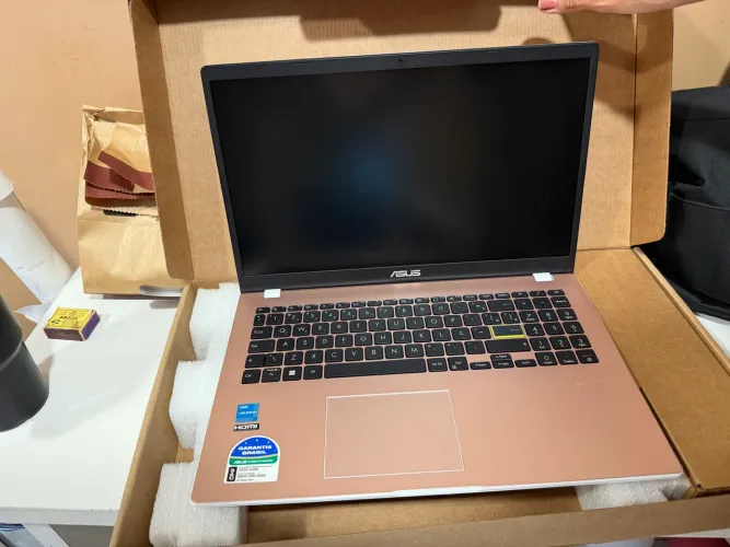 Notebook Assus (NOVO NA CAIXA) usado apenas 1x