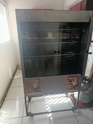 Máquina de assar frango a gas semi nova 