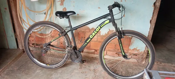 Vendo bicicleta valor da bicicleta 500 Reais avista fiado 700 Reais 