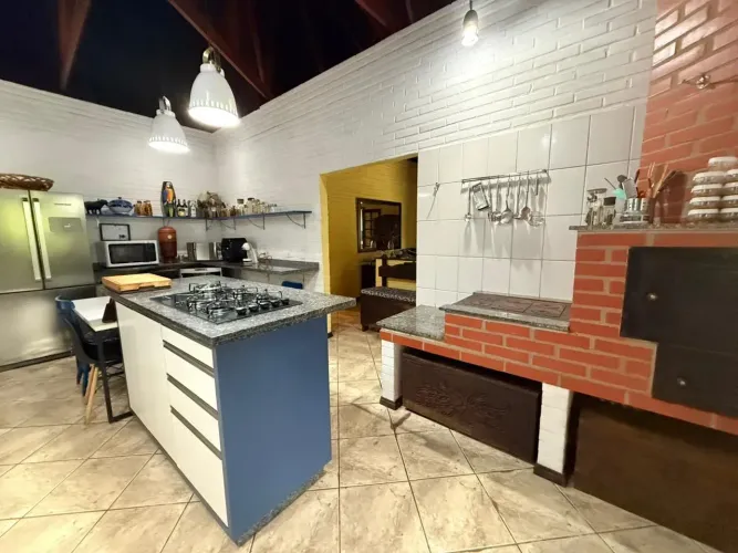CHÁCARA COM EXCELENTE ESTRUTURA NO BORDA DO CAMPO SÃO JOSÉ DOS PINHAIS-PR