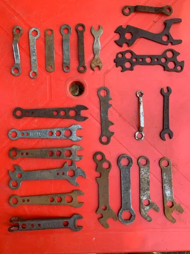 LOTE DE CHAVES ANTIGAS PARA BICICLETA - CALOI, MONARK, BANDEIRANTES E UNIGAS E OUTRAS