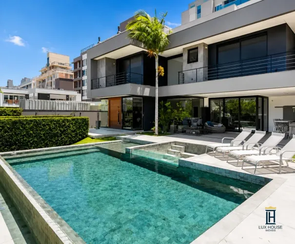 Casa alto padrão em Jurerê Internacional